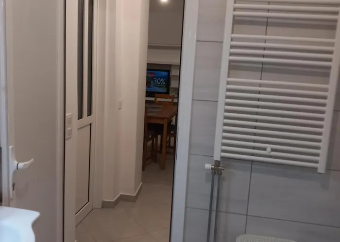 Διαμέρισμα ολόκληρο στην *